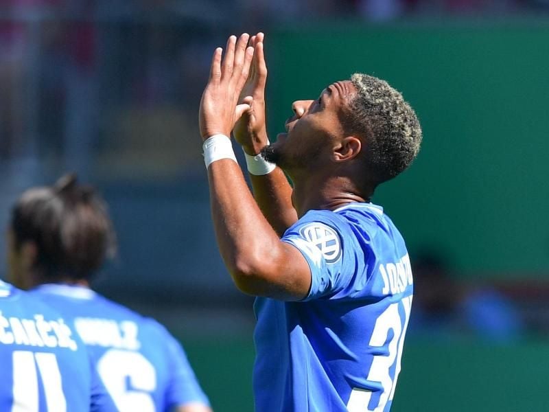 Hoffenheims Torschütze Joelinton Cassio Apolinario de Lira (r) feiert seinen Treffeer zum 1:0. Foto: Uwe Anspach