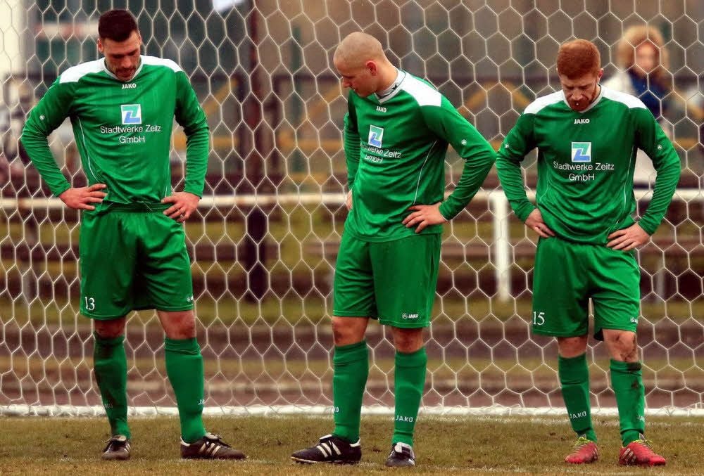 Fassungslosigkeit steht in den Gesichtern von Steven Knechtel, David Baage und Nejervan Solivani.