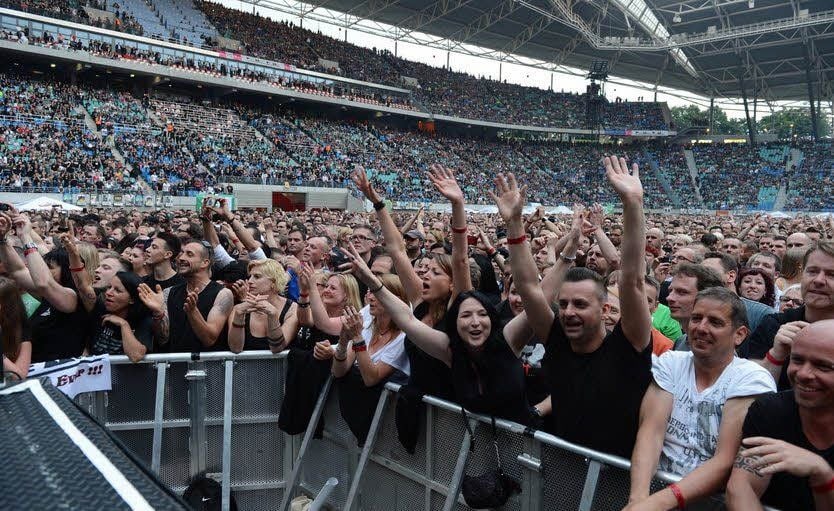 45 000 Fans ließen sich von den Elektro-Rockern begeistern.