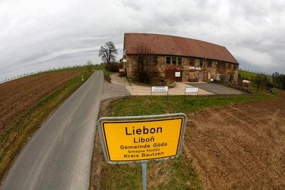 Das Ortseingangsschild des sächsischen Dorfes Liebon (FOTO: DDP)