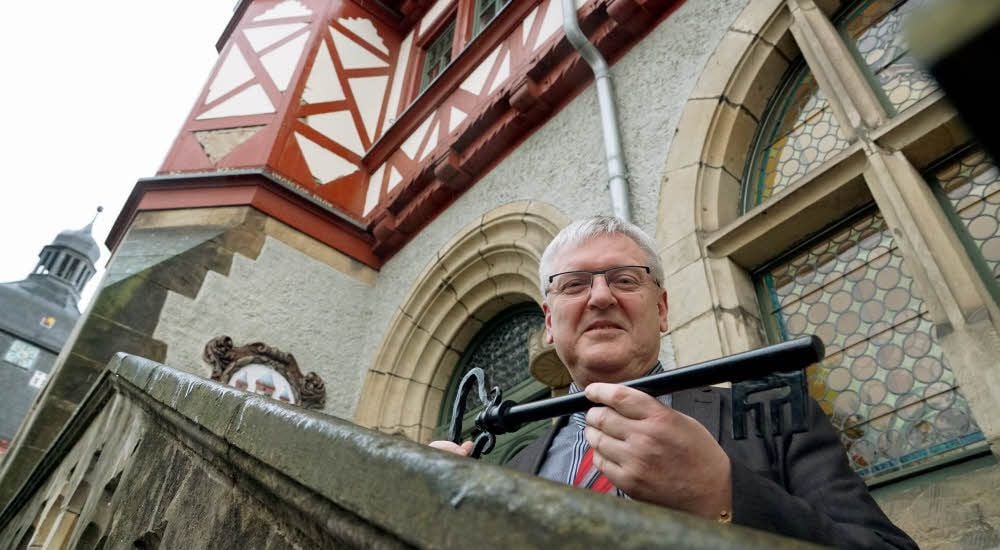 Sieben Jahre war Jürgen Bentzius Harzgerodes Bürgermeister. Jetzt gibt er den Rathausschlüssel ab.