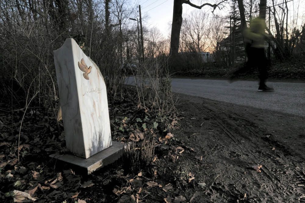 Ein Stein in der Nähe des Mühlgrabens erinnert an Mariya Nakovska. Am Tag nach dem Mord wurde sie hier von Passanten gefunden.