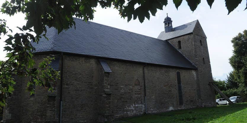 2010/11 sind Dach und Fenster der Kirche erneuert worden.