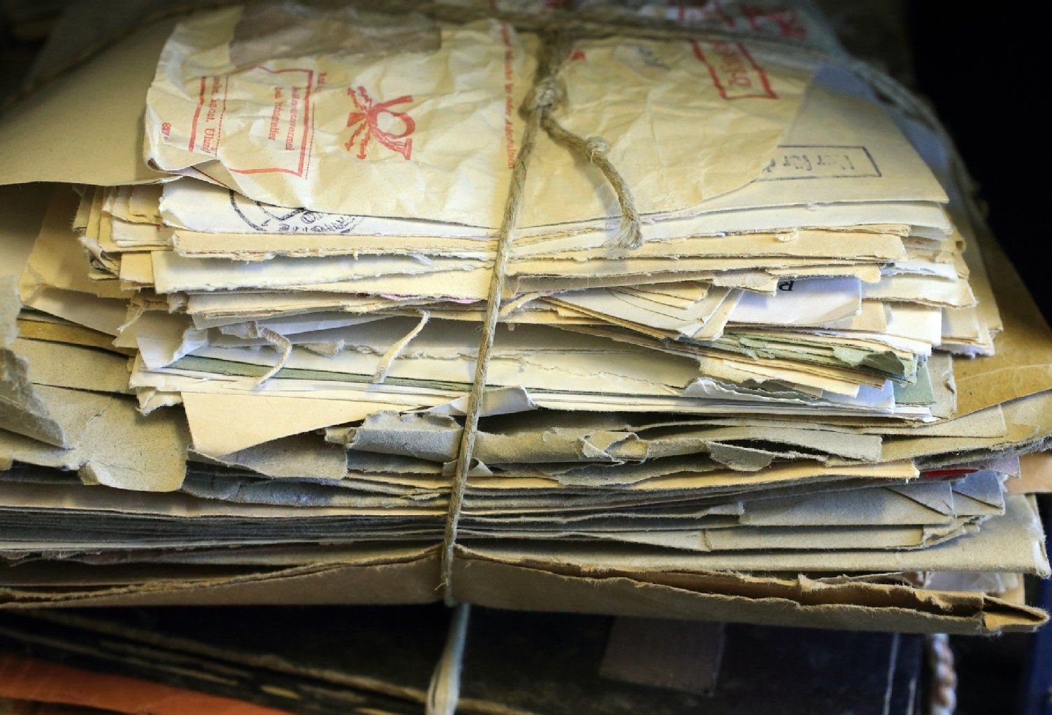 Schriftgut aus DDR-Geheimdienstakten in Magdeburg in der Behörde des Bundesbeauftragten für die Unterlagen des Staatssicherheitsdienstes der Ex-DDR.