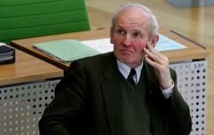 Der aus der Landtagsfraktion ausgeschlossene ehemalige NPD-Abgeordnete Klaus-Jürgen Menzel sitzt im Sächsischen Landtag in Dresden (Foto vom 24.01.07). Der rechtextreme Landtagsabgeordnete Menzel muss sich wegen unerlaubten Waffenbesitzes vor Gericht verantworten. (Foto: ddp)