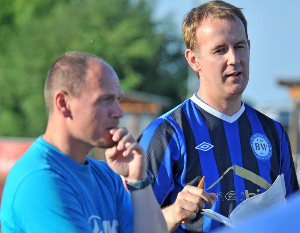 Das Duo René Höllrigl/Marko Zenau (v. l.) wird es nur drei Spiele beim 1. FC Bitterfeld-Wolfen geben.