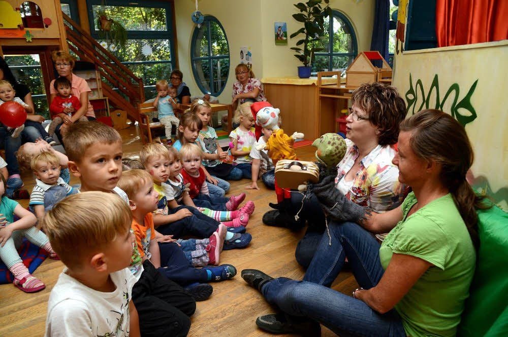 Die blaue Kugel : Die blaue Kugel : Kita St. Peter und Paul Zeitz