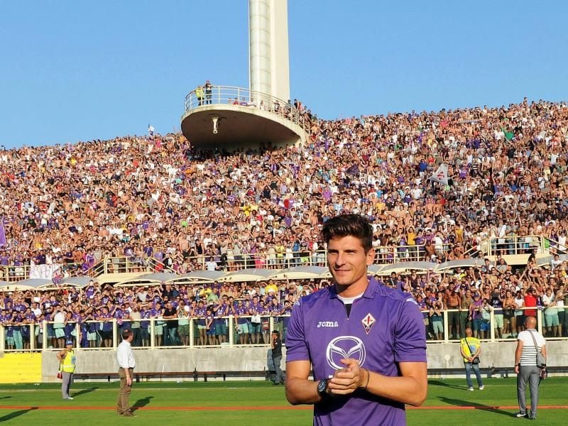 Großer Bahnhof für Mario Gomez beim AC Florenz.