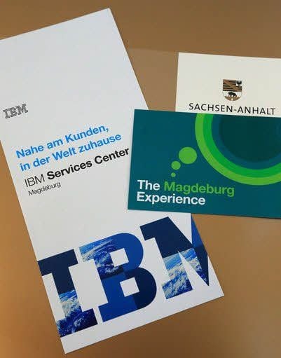 Mit Informationsmaterial präsentierte sich IBM in Magdeburg.