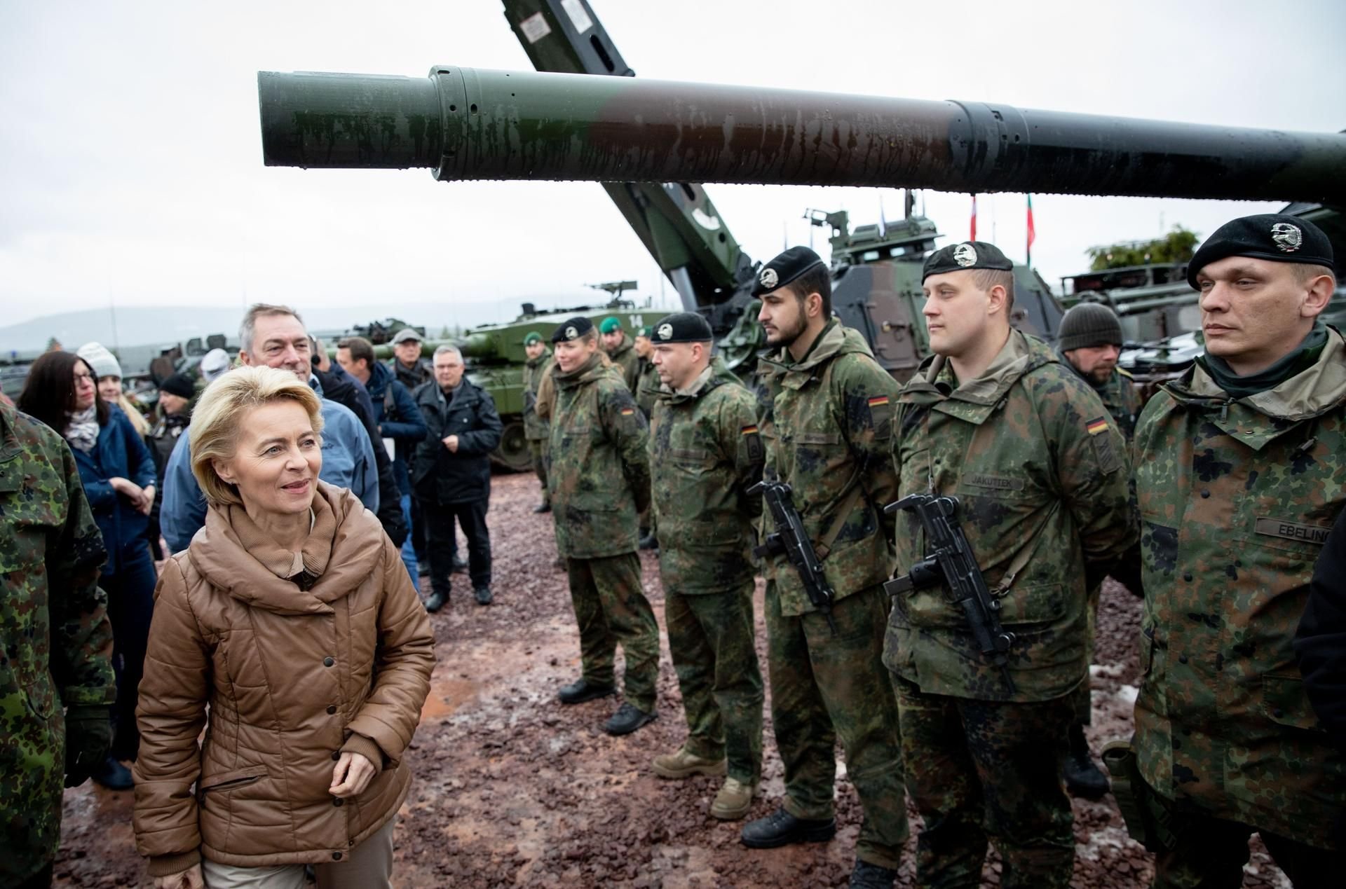 Bundesverteidigungsministerin Ursula von der Leyen besucht die multinationalen Truppen bei dem Nato-Manöver Trident Juncture.