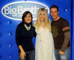 Die Moderatoren Miriam Pielhau (l.), Charlotte Karlinder und Jürgen Milski posieren bei einem Fototermin zur achten «Big-Brother»-Staffel in Köln für die Fotografen. (Foto: ddp)