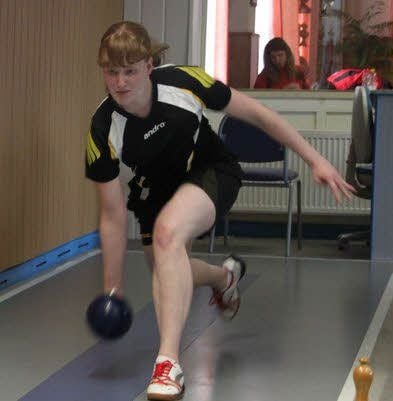 Linda Streuber beim Kegeln auf ihrer Heimbahn in Elsnigk.