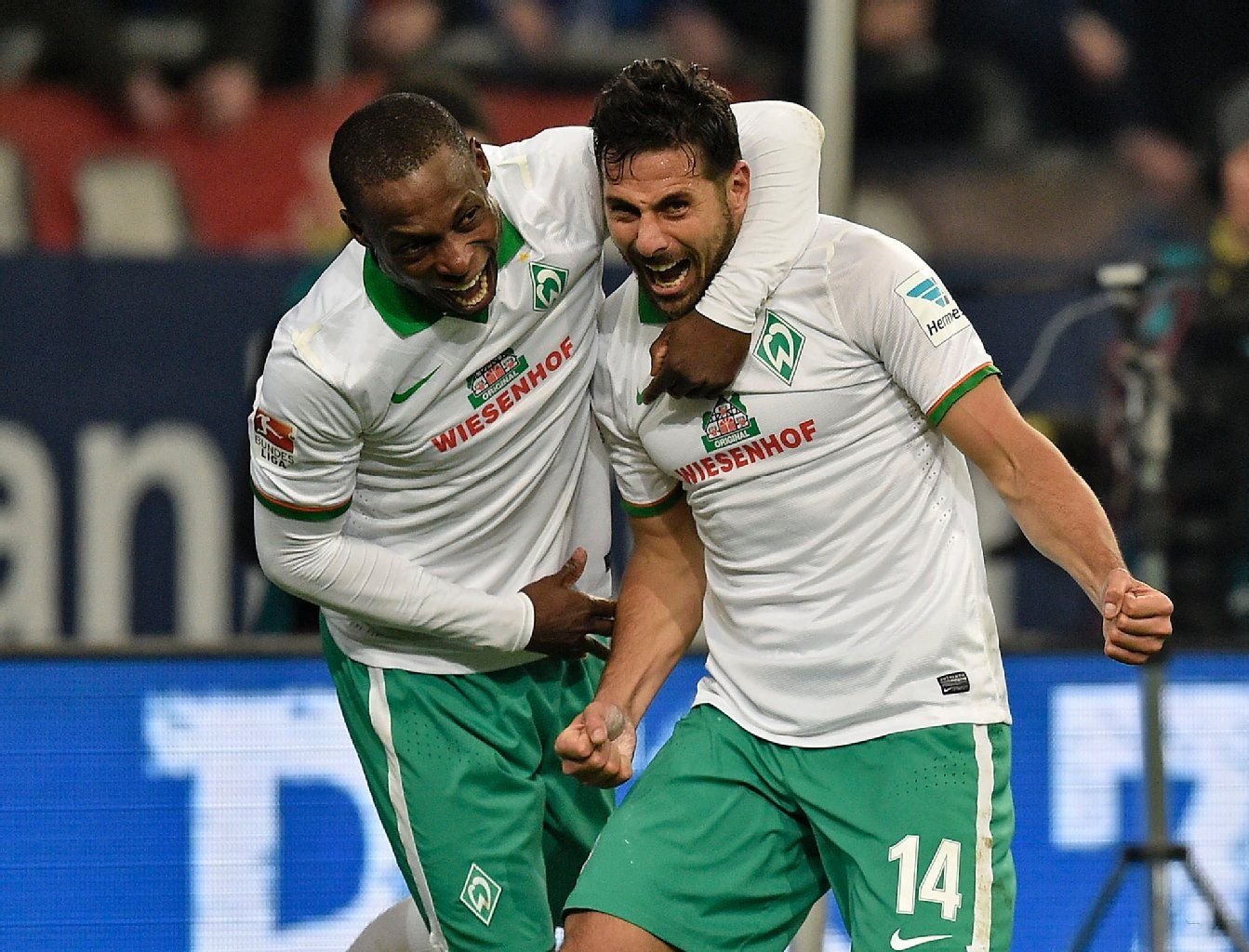 Jubelnde Stürmer: Anthony Ujah und Claudio Pizarro.