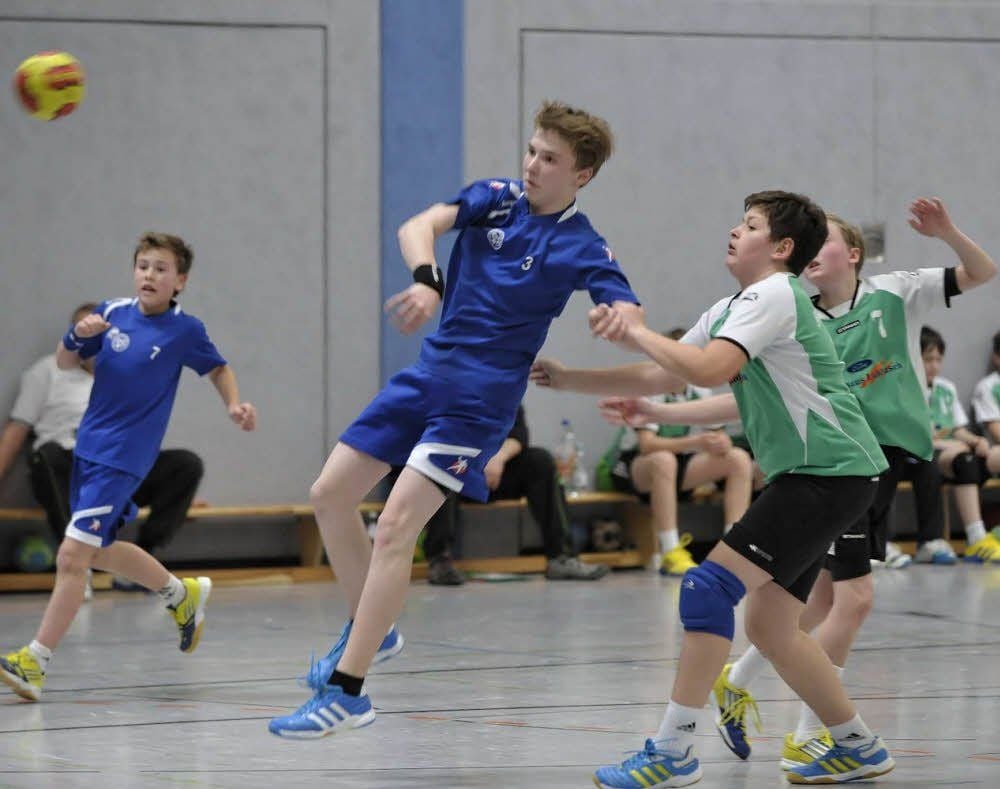 Auch die aktuellen D-Junioren der JSG Elbe Kühnau (in Blau) sind von der Aufkündigung der Jugendspielgemeinschaft betroffen. Sie sollen aber ab der nächsten Saison wieder für die SG Kühnau spielen.