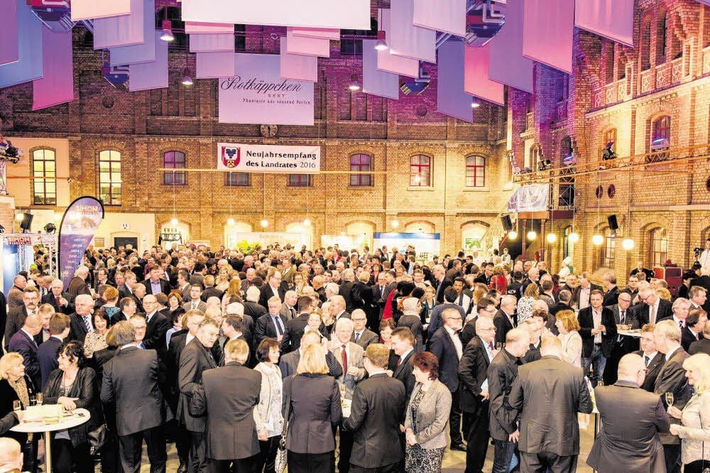 Hunderte Gäste aus Politik und Wirtschaft sowie dem gesellschaftlichen Leben haben sich in Freyburg zum Kreis-Neujahrsempfang versammelt.