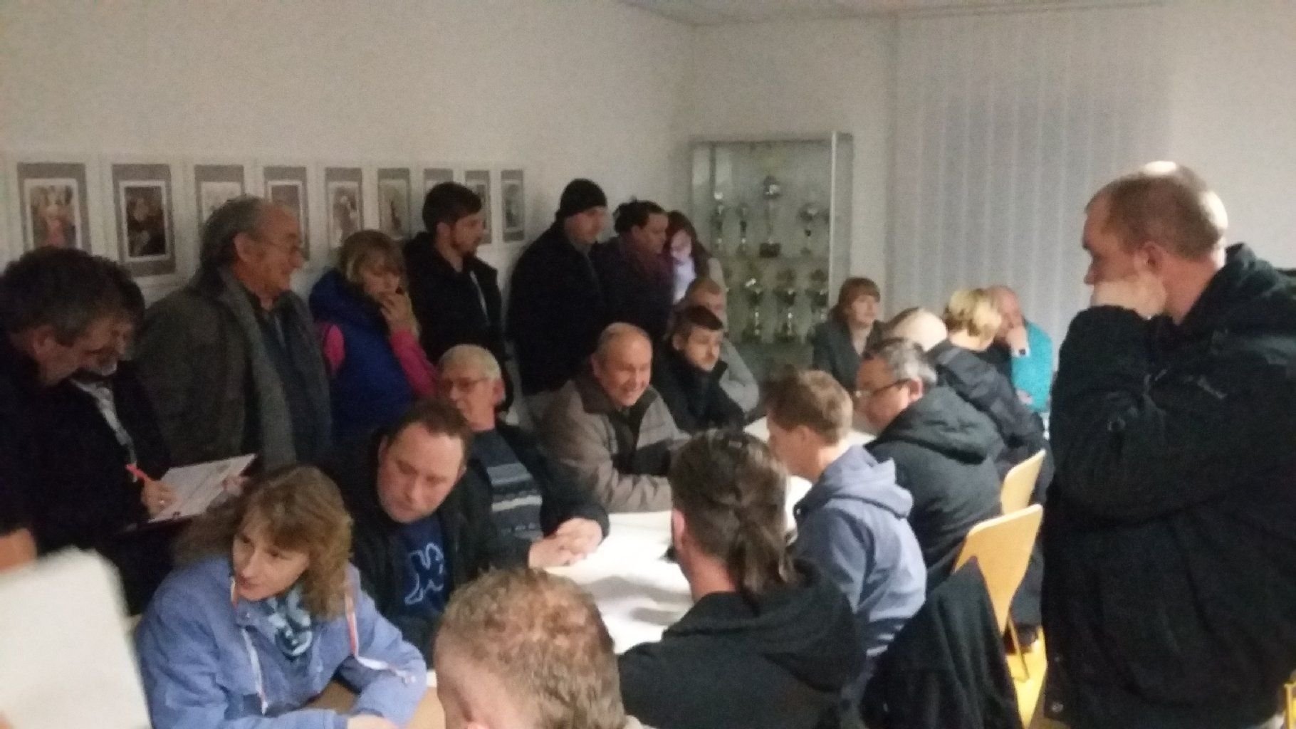 Ein Großteil der Besucher in Roitzsch kam gar nicht in den Sitzungsraum hinein.