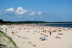 Blick auf Badegäste am Starnd an der Ostsee in Swinemünde (heute Swinoujscie, Polen) (Foto: dpa)