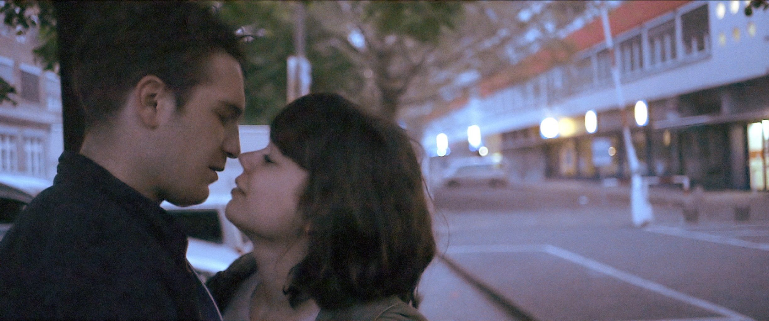 Laia Costa als Victoria und Frederick Lau als Sonne in einer Szene des Films "Victoria".