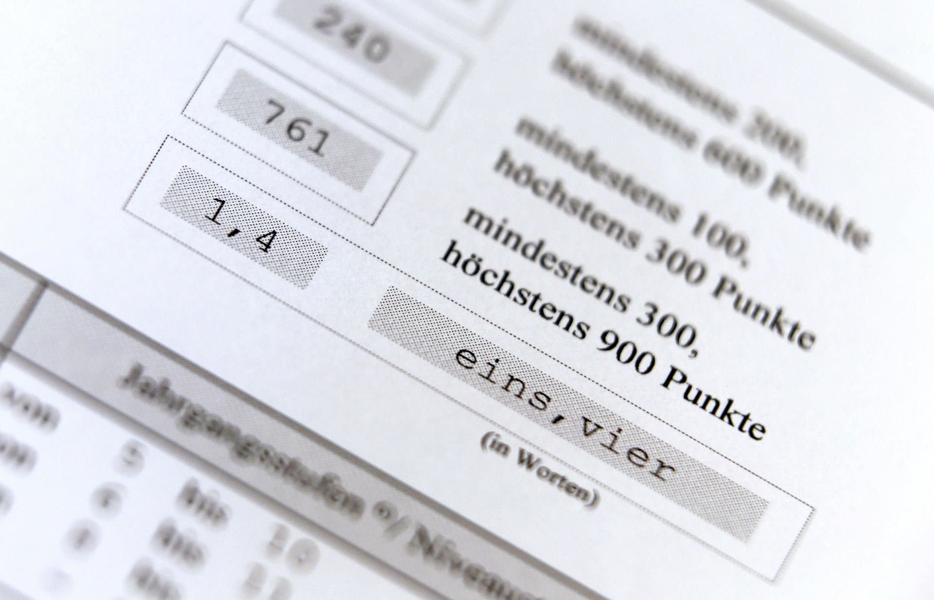 Ein Zeugnis der allgemeinen Hochschulreife (Symbolbild)