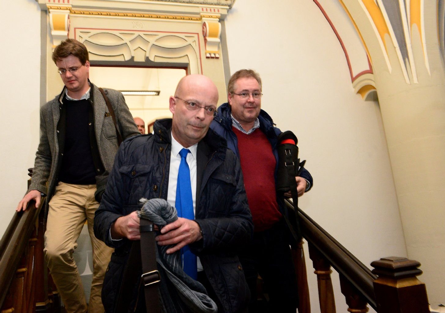Oberbürgermeister Bernd Wiegand verlässt nach dem Freispruch am 9. Februar den Gerichtssaal in Halle. Die Staatsanwaltschaft prüft nun Revision gegen Freispruch für Wiegand
