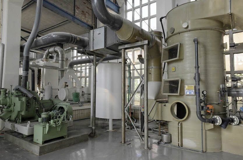 In der Gärungschemie Dessau wird Quark zersetzt, zentrifugiert und getrocknet.