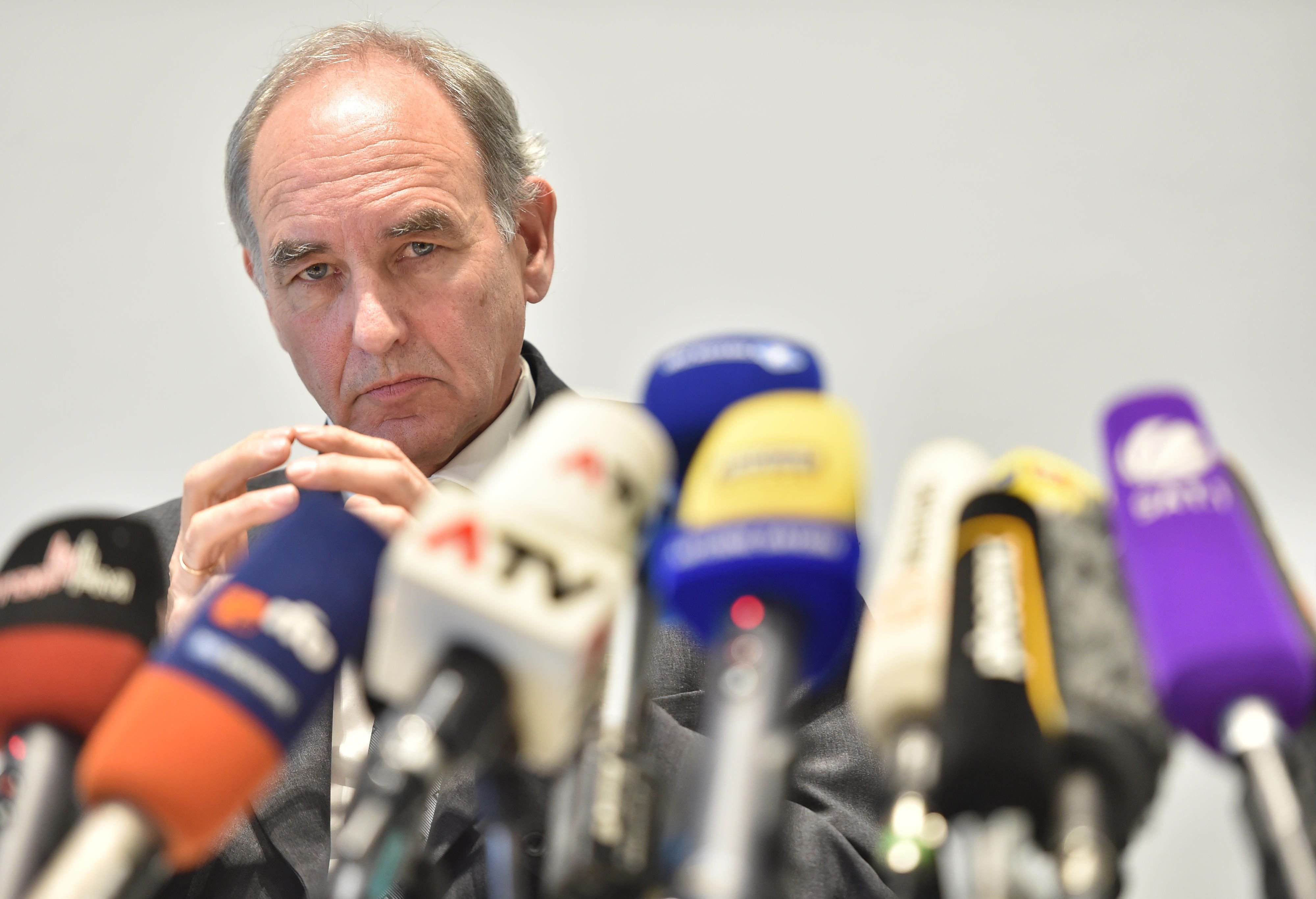 Der Leitende Oberstaatsanwalt Wolfgang Giese äußerte sich auf der Pressekonferenz zum Zugunglück in Bad Aibling.