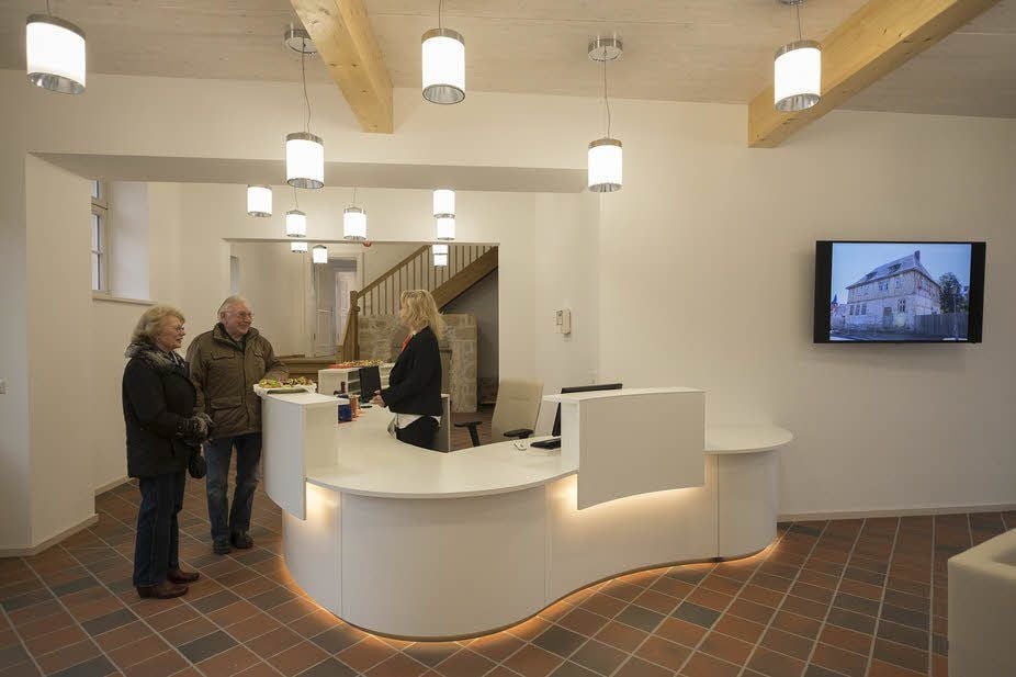 Auch der Neubau zwischen altem Pfarrhaus und Rathaus ist gelungen. Hier werden in Zukunft alle Besucher der BAL begrüßt.
