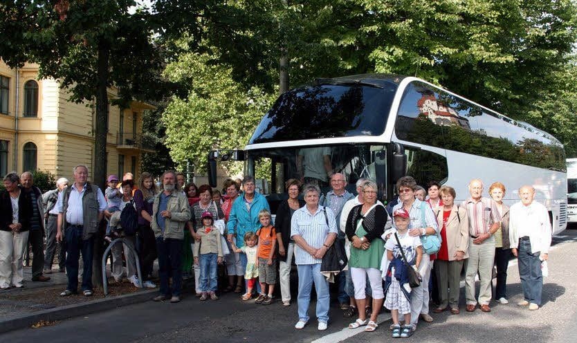 Angekommen in Leipzig: Die Passagiere aus Jessen, Listerfehrda, Elster, Holzdorf, Gorsdorf, Hohndorf und Wittenberg freuen sich auf den Tag im Zoo.