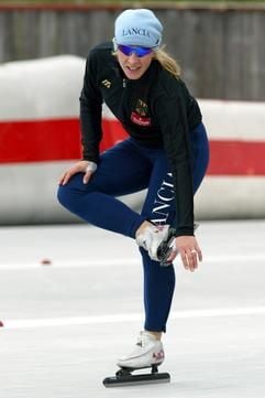 Anni Friesinger bereitet sich bei Testwettkämpfen zur offiziellen Saisoneröffnung in Inzell auf ihren Start vor. (Foto: dpa)