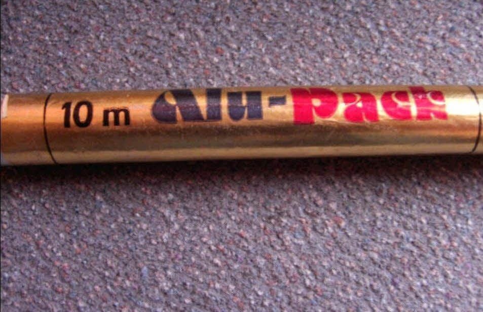 Im Internet gibt es dieses Päckchen Alufolie aus dem VEB Aluminiumfolie Merseburg zu kaufen.