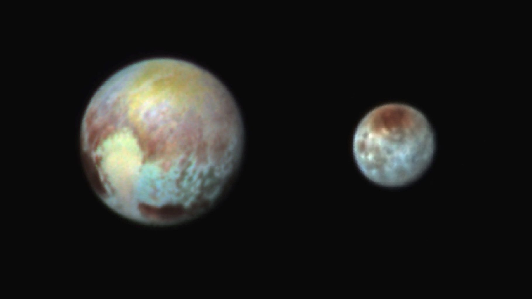 Pluto und der Mond Charon
