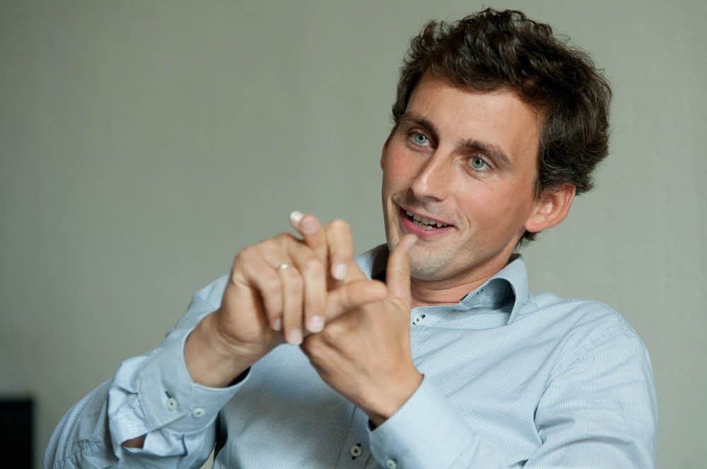 Der 33-jährige Jan Riedel leitet das neue Gymnasium.