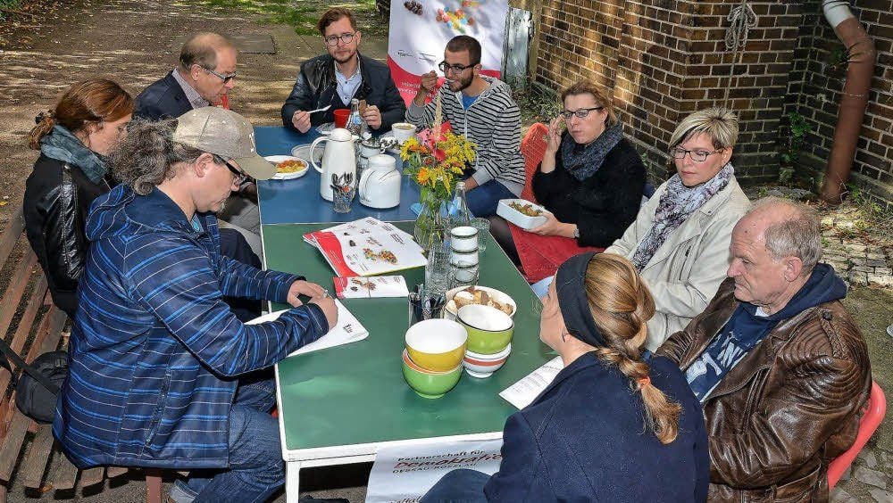 Alle an einer Tafel: Seit 15. Oktober finden wöchentlich gemeinsame Essen im Johannisviertel statt.
