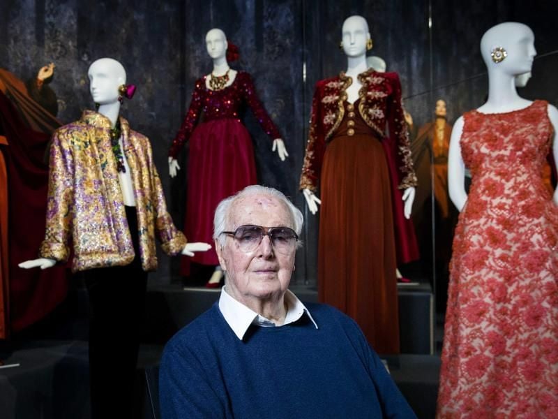 Der französische Modemacher Hubert de Givenchy in der Ausstellung „To Audrey With Love”. Foto: Bart Maat