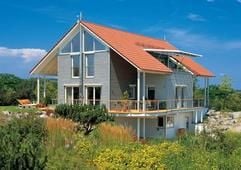 Baukredite aus DDR-Zeiten sind wie ein schlafender Schatz. Vergraben haben ihn die Banken, die diese Kredite nach der Wiedereinigung zu hoch verzinsten. Dadurch zahlten Kreditnehmer Geld ein, das sie sich nun zurückholen können - relativ problemlos, wie Verbraucherschützer meinen. Immerhin geht es um Beträge, die bis zu 3000 Euro reichen können. (Foto: dpa)