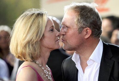 Die Schauspieler Ann-Kathrin Kramer und Harald Krassnitzer haben sich das Ja-Wort gegeben. (FOTO: DDP)