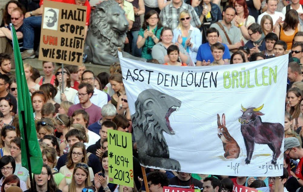 Studenten und Hallenser bei den großen Protesten im Mai 2013 auf dem Unicampus.