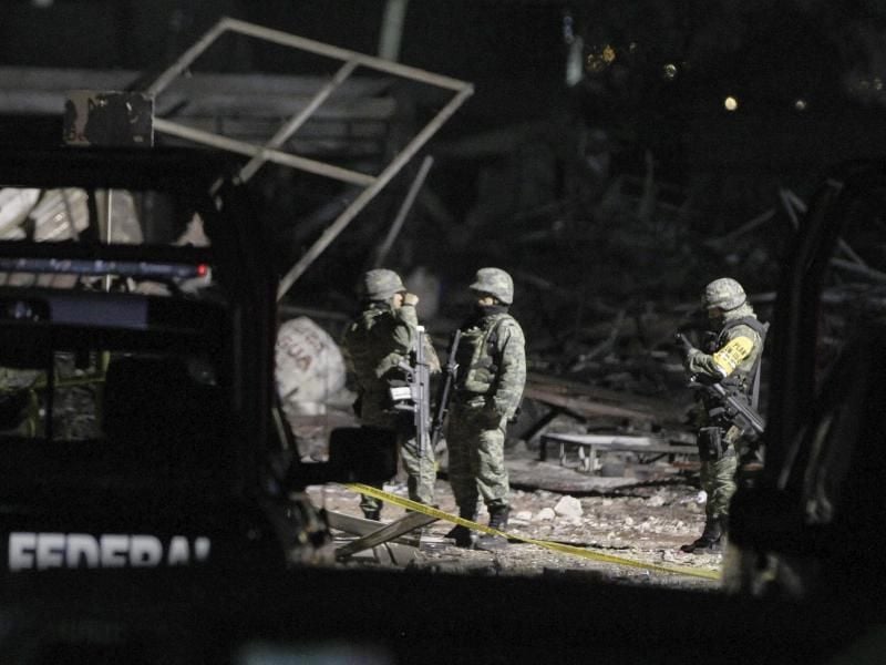 Mexikanische Soldaten am Ort der Explosionskatastrophe in Tultepec. Foto: Mario Guzman