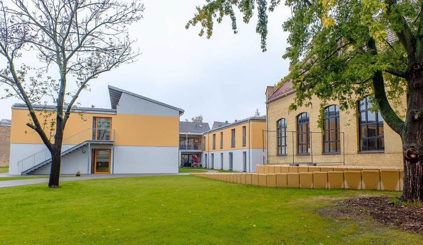 Das neue Haus Klara, rechts: Haus Bodelschwingh