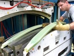 Hightech made in Sachsen-Anhalt: Bei IFC Composite GmbH in Haldensleben (Ohrekreis) werden neuartige Blattfedern aus Kunststoff produziert. Die Firma ist ein Tochterunternehmen der IFA-Maschinenbau GmbH. (Foto: dpa)