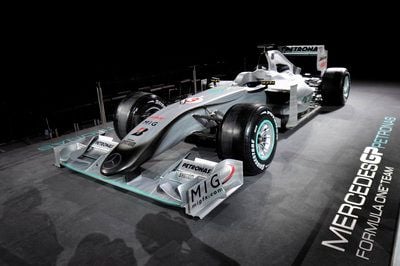 Angetrieben wird der Mercedes GP W01 von einem V8-Motor von Mercedes-Benz HPE aus Brixworth (England). (FOTO: DDP)