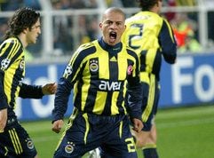 Fenerbahces Alex De Souza jubelt nach seinem Treffer gegen ZSKA Moskau. (Foto: dpa)
