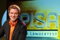 Moderator Jörg Pilawa führte durch die zweite Ausgabe der Show „PISA - der Ländertest“. Die Veröffentlichung der PISA-Studievor rund zweieinhalb Jahren hat für die Bildungslandschaft inSachsen-Anhalt kaum durchgreifende Veränderungen gebracht. (Foto: dpa)
