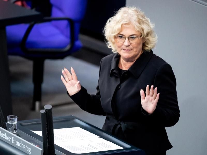 Bundesjustizministerin Christine Lambrecht. Die Bundesregierung will die Verbraucher rasch per Gesetz gegen Abzocke und Kostenfallen schützen. Foto: Christoph Soeder