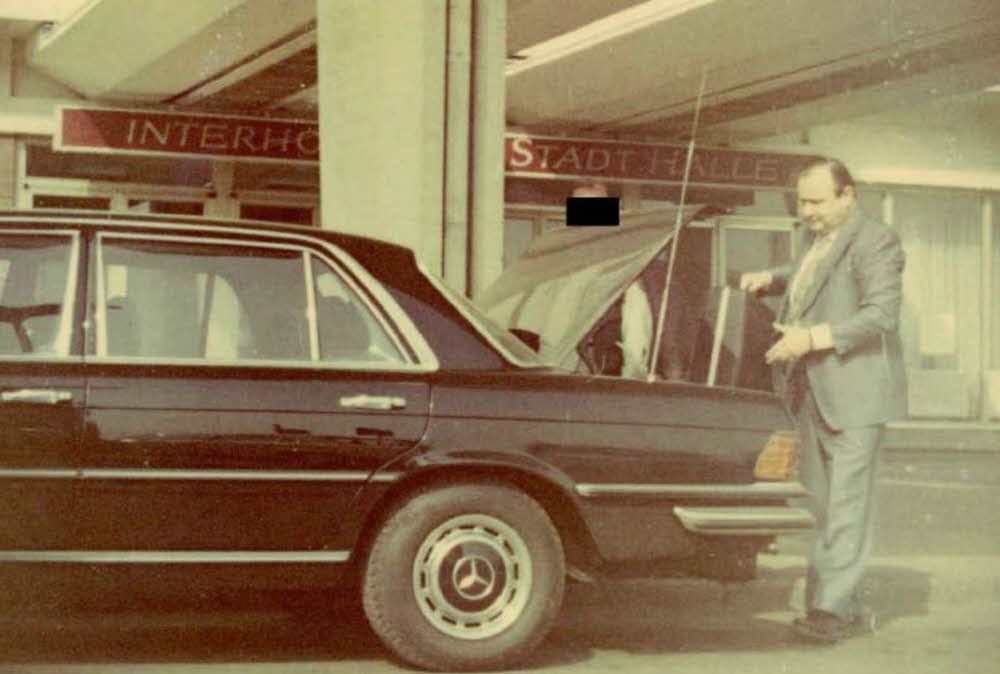 Genscher vor dem damaligen Interhotel - fotografiert von der Staatssicherheit.