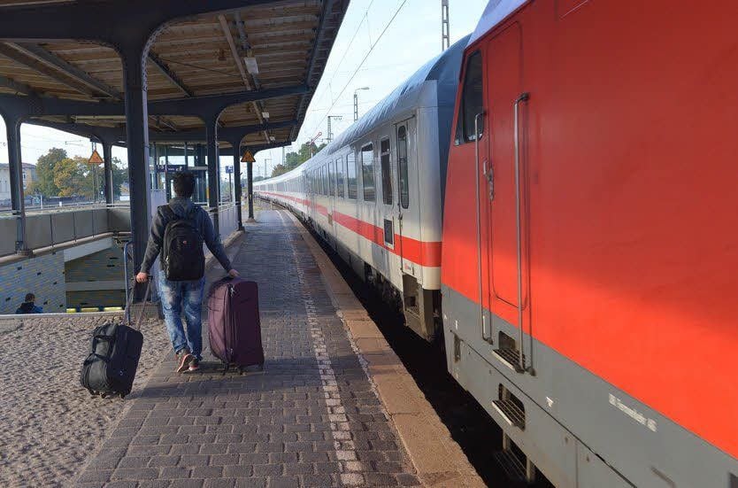 Ein Intercity macht Halt in Köthen. Mit dem Fahrplanwechsel bei der Deutschen Bahn im Dezember wird es das seltener geben.