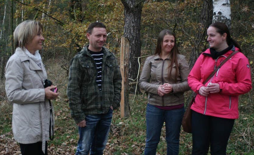 Gespannte Zuschauer des Geschehens (von links): Max-Lingner-Schulleiterin Heidrun Dinda, Stephan Kase und Alexandra Lemke (Eltern von Malina) sowie Katrin Logos (Mutter von Lia-Sophie).