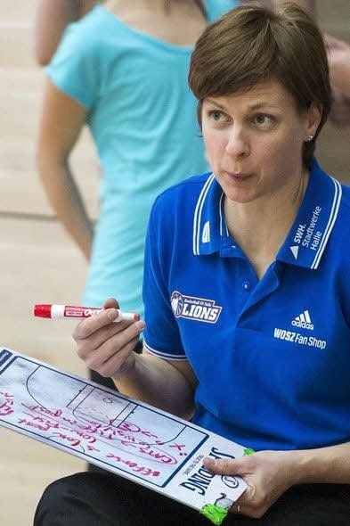 Mit welcher Taktik holt Trainerin Jennifer Kerns die Halle Lions aus der sportlichen Talfahrt?