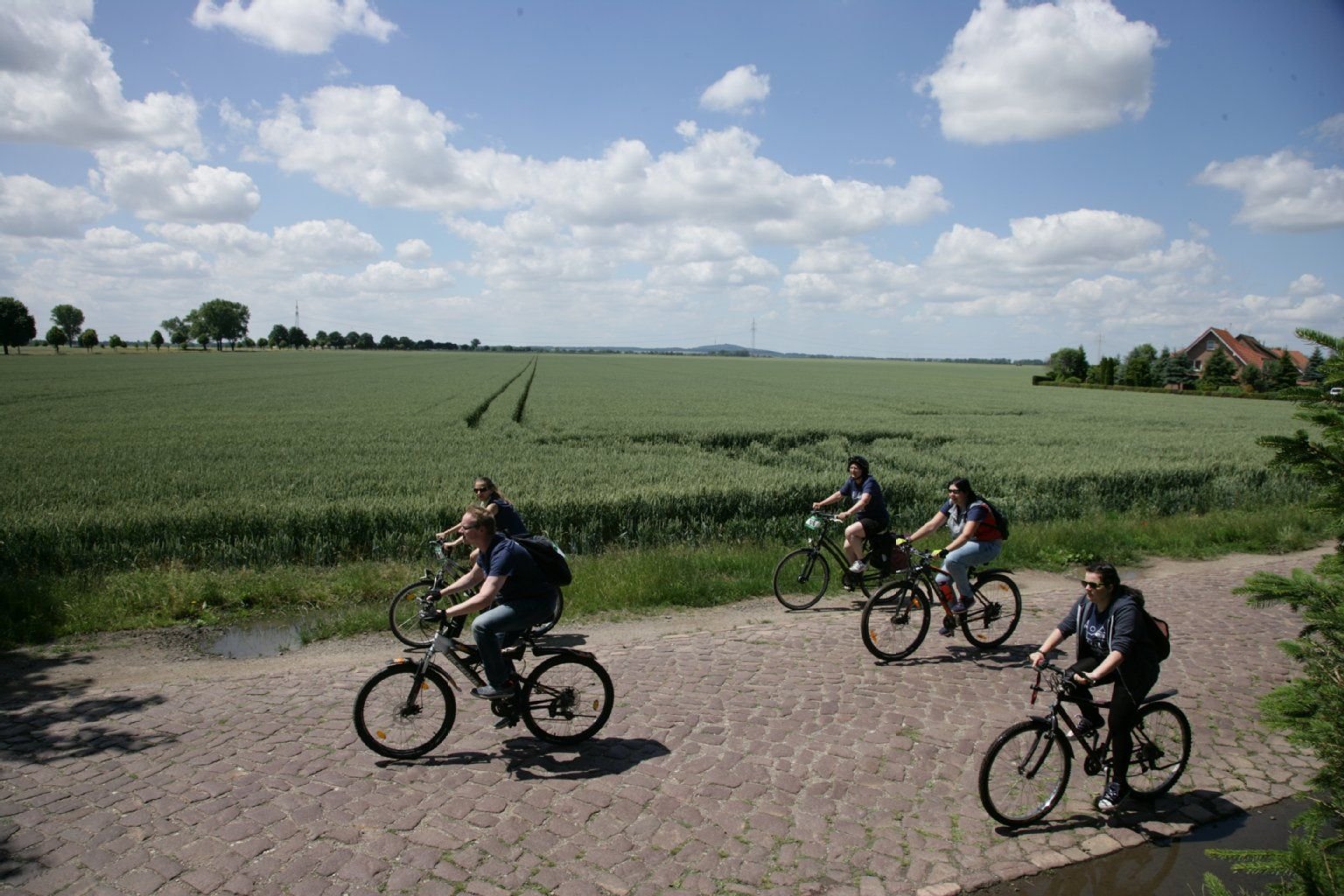 Die Teilnehmer der MZ-Radpartie befinden sich auf der Rückfahrt von Zörbig.