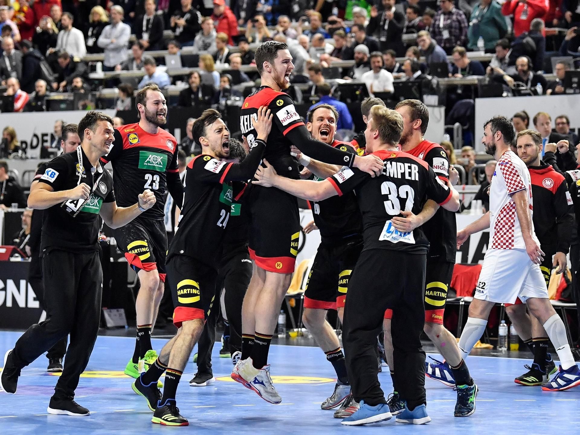 Die deutsche Mannschaft hat sich im Spiel gegen Kroatien den Einzug ins Halbfinale gesichert.